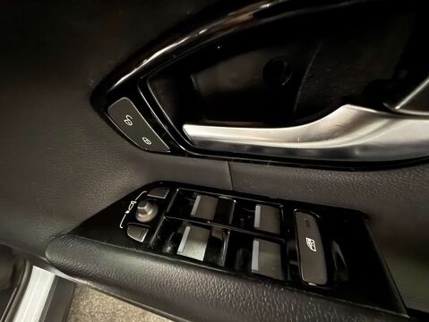 Land Rover Range Rover Evoque 2.0 Range Rover Evoque SE Tech TD4 Auto 4WD 5dr 9