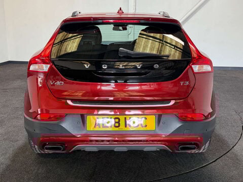 Volvo V40 1.5 V40 Cross Country Professional T3 Auto 5dr 4