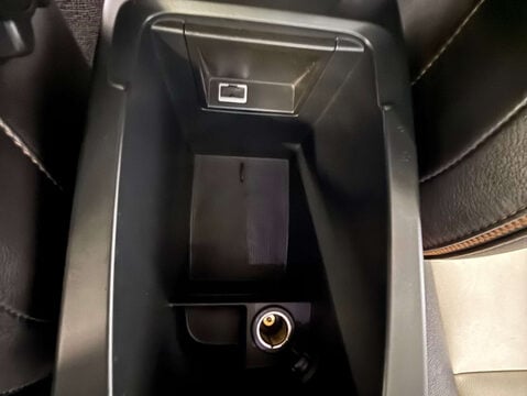 Volvo V40 1.5 V40 Cross Country Professional T3 Auto 5dr 33