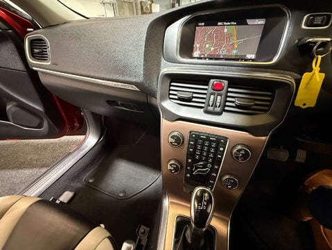 Volvo V40 1.5 V40 Cross Country Professional T3 Auto 5dr 26