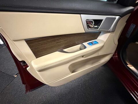 Jaguar XF 2.2 XF Luxury Sportbrake D Auto 5dr 37