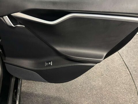 Tesla Model S Model S 75D 4WD 5dr 29