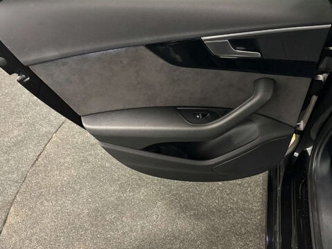 Audi A4 2.0 A4 Black Edition 40 TDI Quattro Semi-Auto 4WD 5dr 41