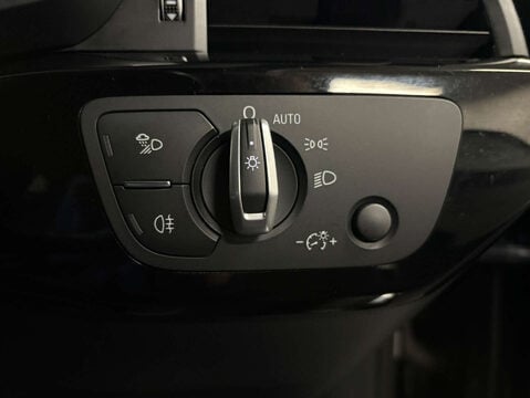 Audi A4 2.0 A4 Black Edition 40 TDI Quattro Semi-Auto 4WD 5dr 17