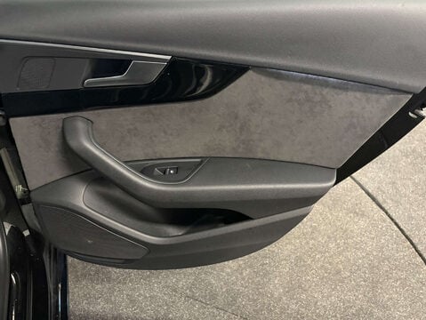 Audi A4 2.0 A4 Black Edition 40 TDI Quattro Semi-Auto 4WD 5dr 33