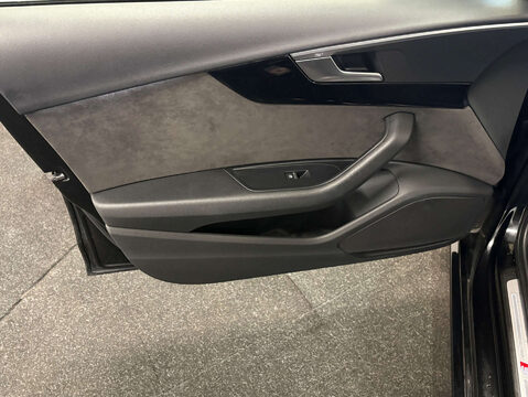 Audi A4 2.0 A4 Black Edition 40 TDI Quattro Semi-Auto 4WD 5dr 46