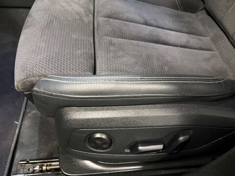 Audi A4 2.0 A4 Black Edition 40 TDI Quattro Semi-Auto 4WD 5dr 48