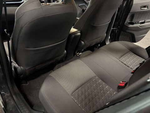 Toyota C-HR 1.8 C-HR Design HEV CVT 5dr 43