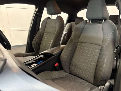 Toyota C-HR 1.8 C-HR Design HEV CVT 5dr 45