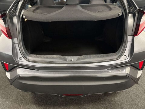 Toyota C-HR 1.8 C-HR Design HEV CVT 5dr 34