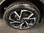 Toyota C-HR 1.8 C-HR Design HEV CVT 5dr 33