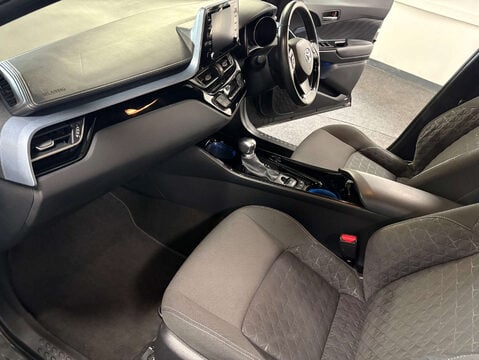 Toyota C-HR 1.8 C-HR Design HEV CVT 5dr 49