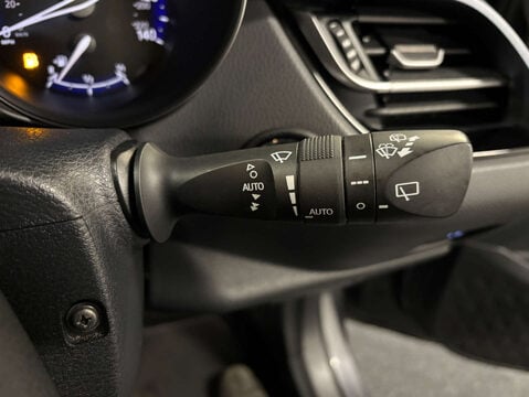 Toyota C-HR 1.8 C-HR Design HEV CVT 5dr 19