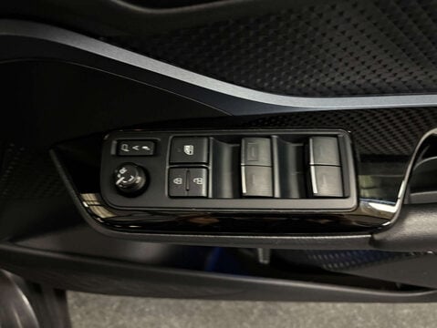 Toyota C-HR 1.8 C-HR Design HEV CVT 5dr 13