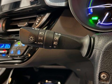 Toyota C-HR 1.8 C-HR Design HEV CVT 5dr 20