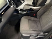 Toyota C-HR 1.8 C-HR Design HEV CVT 5dr 47