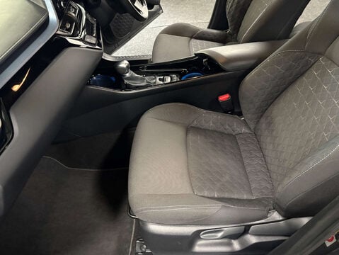 Toyota C-HR 1.8 C-HR Design HEV CVT 5dr 47