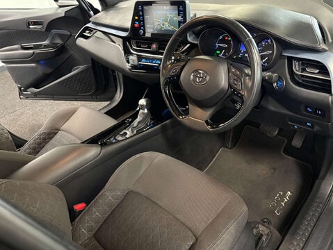 Toyota C-HR 1.8 C-HR Design HEV CVT 5dr 15