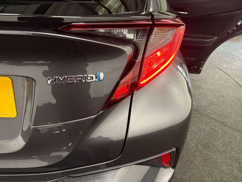 Toyota C-HR 1.8 C-HR Design HEV CVT 5dr 52
