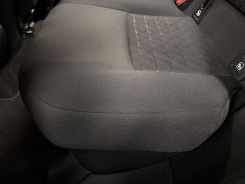 Toyota C-HR 1.8 C-HR Design HEV CVT 5dr 41