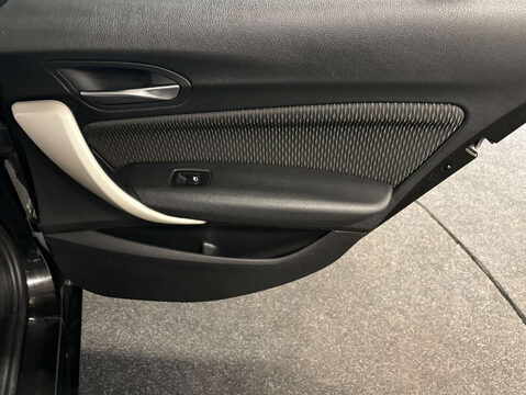 BMW 1 Series 1.5 118I SE Auto 5dr 28