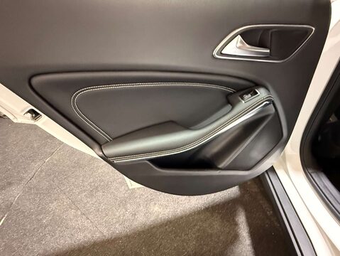 Mercedes-Benz GLA 1.6 GLA 180 Urban Edition Auto 5dr 30