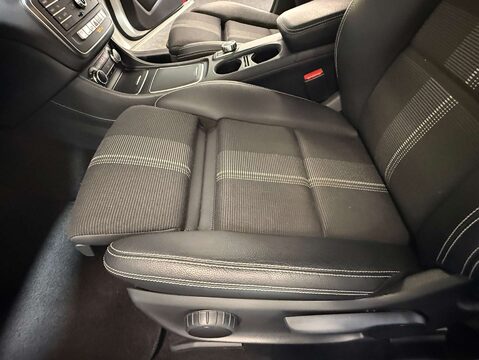 Mercedes-Benz GLA 1.6 GLA 180 Urban Edition Auto 5dr 34