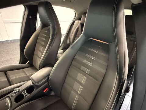 Mercedes-Benz GLA 1.6 GLA 180 Urban Edition Auto 5dr 35