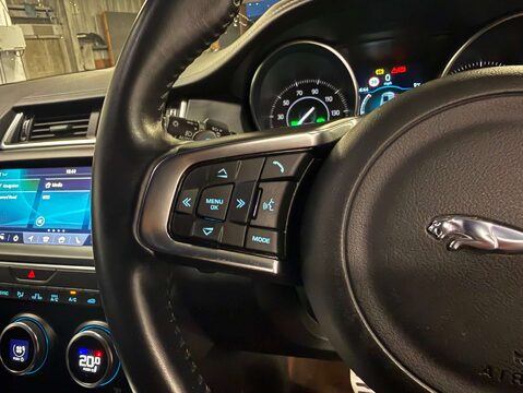Jaguar E-Pace 2.0 E-Pace R-Dynamic S D AWD Auto 4WD 5dr 14