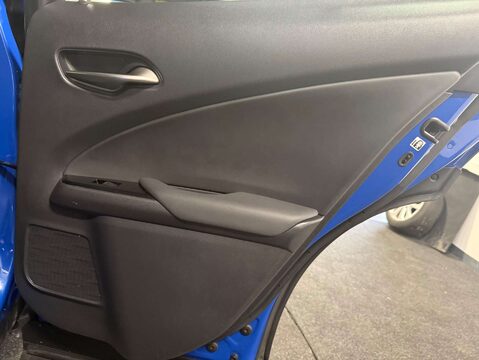 Lexus Ux 2.0 UX 250h 4x2 CVT 5dr 29