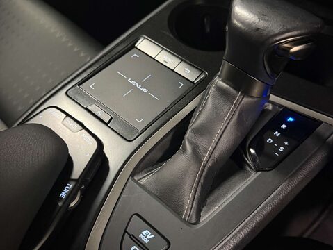 Lexus Ux 2.0 UX 250h 4x2 CVT 5dr 27
