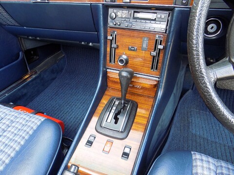 Mercedes-Benz SL Series 280 SL 29
