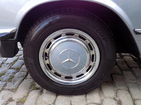 Mercedes-Benz SL Series 280 SL 3