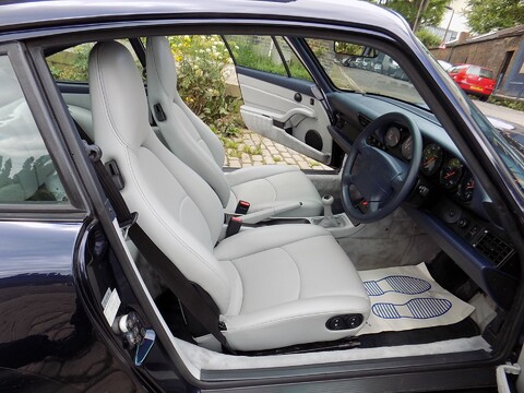 Porsche 911 993 CARRERA 2 18