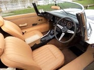 Jaguar E-Type V12 5.3 Roadster 11