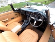 Jaguar E-Type V12 5.3 Roadster 32