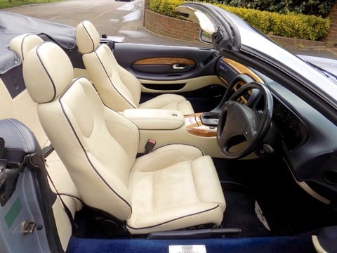 Aston Martin DB7 VANTAGE VOLANTE V12 CONVERTIBLE 10