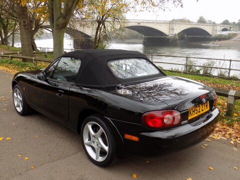 Mazda MX-5 S-VT SPORT 2