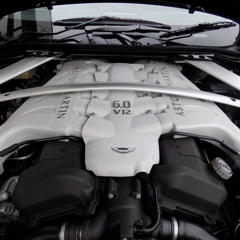 Aston Martin DBS 6.0 V12 Carbon Black Edition