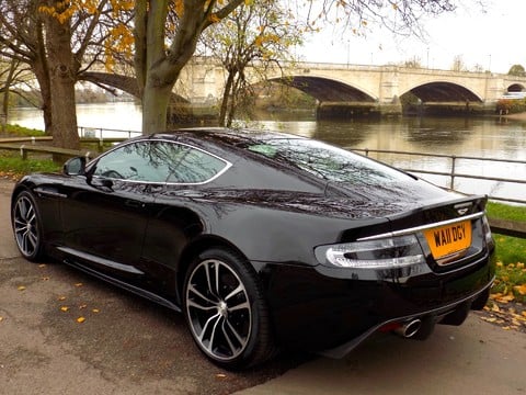 Aston Martin DBS 6.0 V12 Carbon Black Edition 4