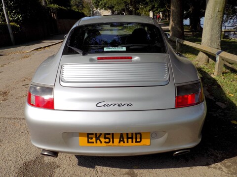 Porsche 911 Carrera 2 7