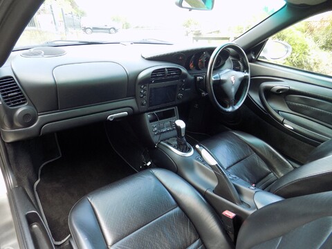 Porsche 911 Carrera 2 14