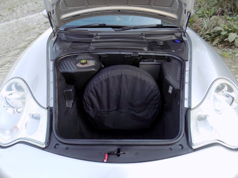Porsche 911 Carrera 2 18