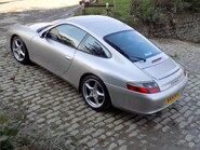 Porsche 911 Carrera 2 24