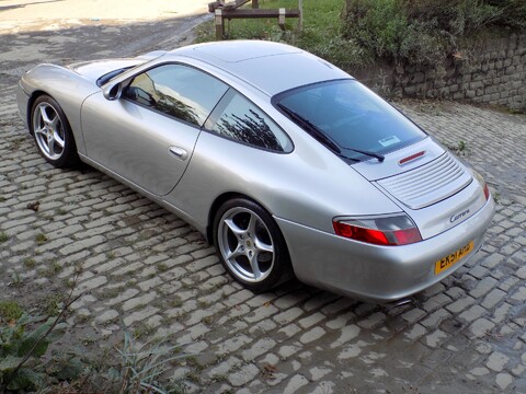 Porsche 911 Carrera 2 24