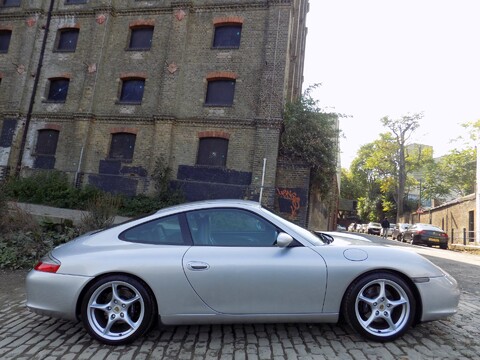 Porsche 911 Carrera 2 26
