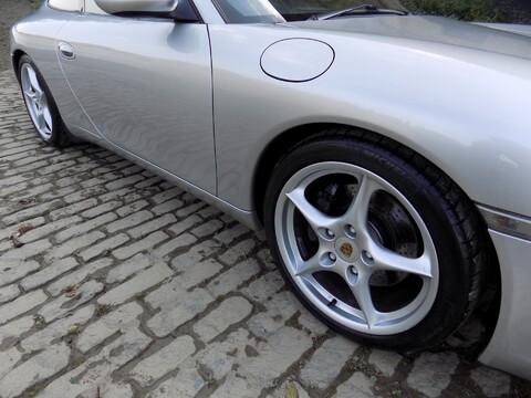 Porsche 911 Carrera 2 27