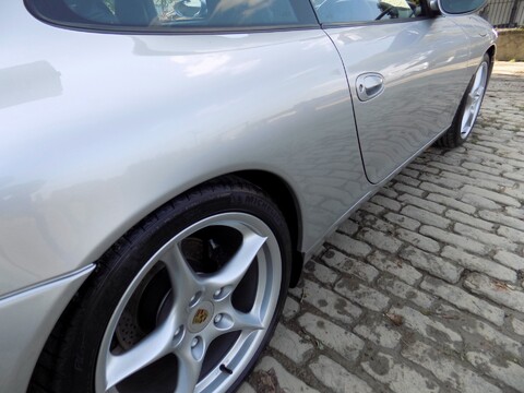 Porsche 911 Carrera 2 30