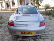Porsche 911 Carrera 2 31