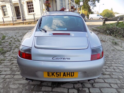 Porsche 911 Carrera 2 31